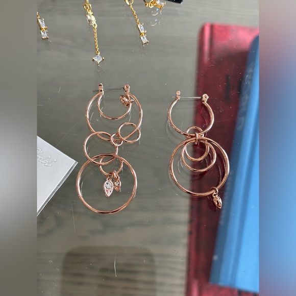 FREE GWP $50+ Jewelry Sets - Picture 3 of 14